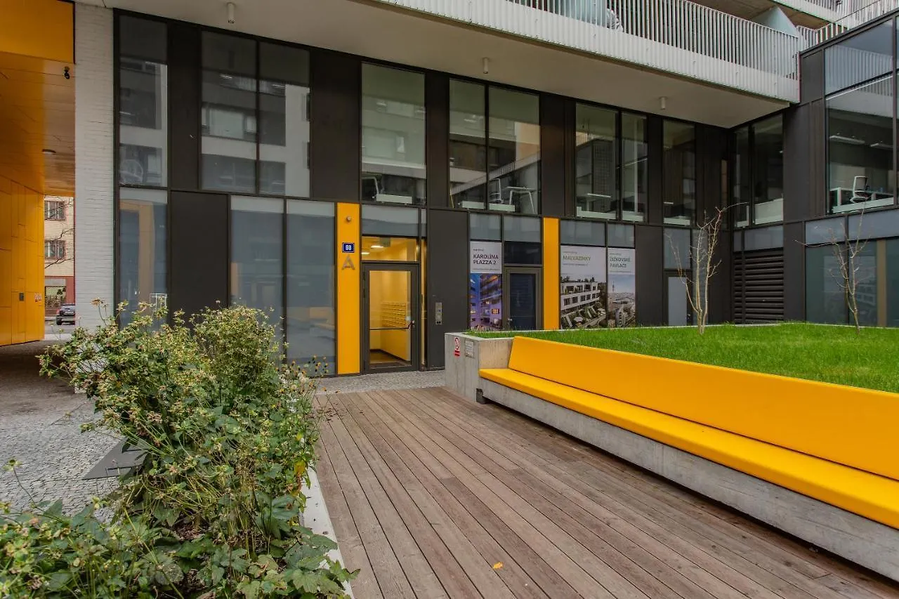 Spacious Terrace Apartment With Free Private Parking Praga República Checa
