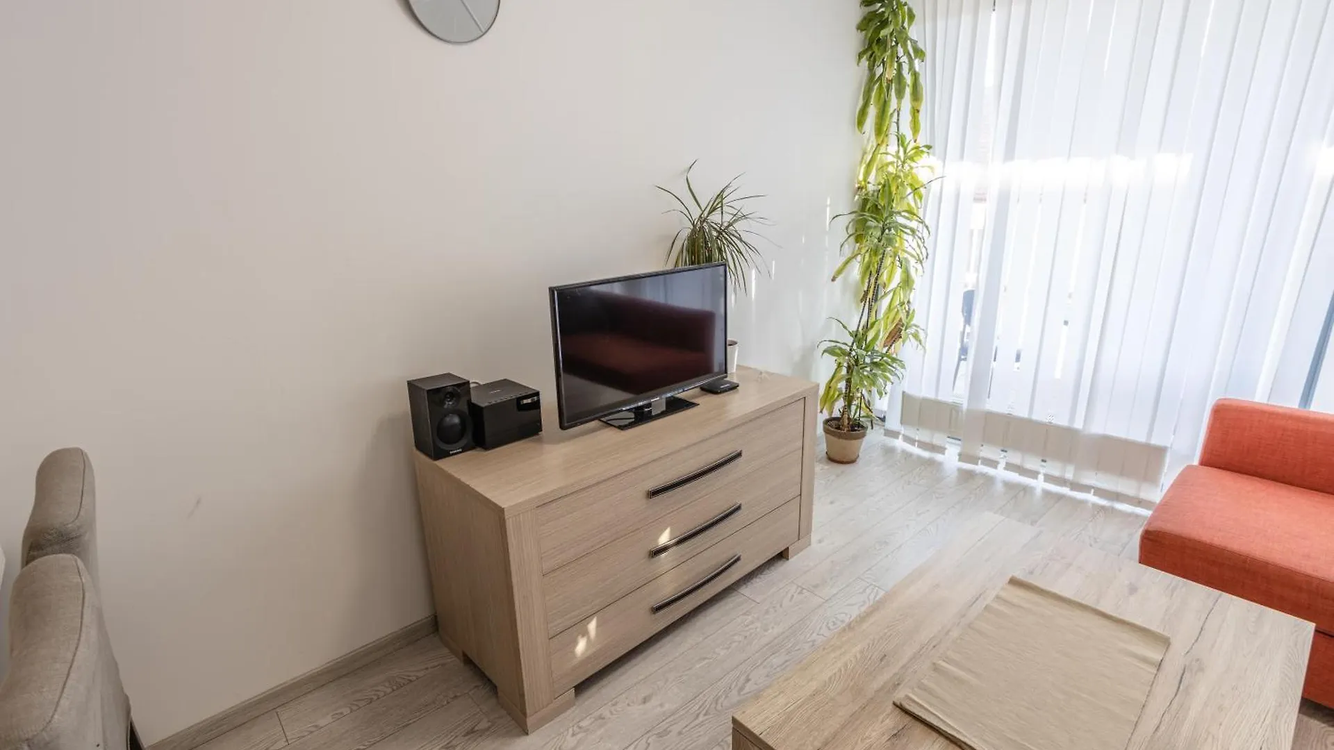 Spacious Terrace Apartment With Free Private Parking Praga 0*,  República Checa